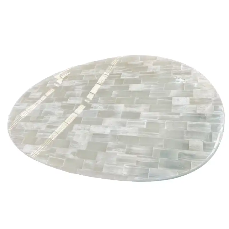 Piani dei tavoli in quarzo selenite bianco