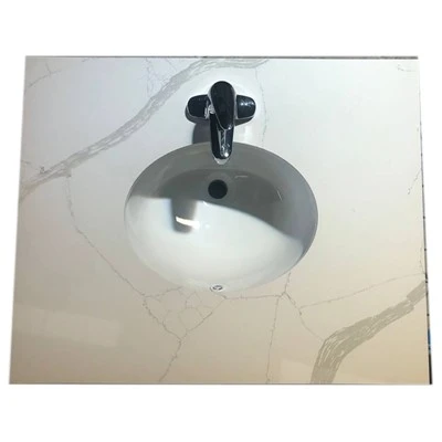 Piani di lavoro per il bagno in quarzo Calacatta